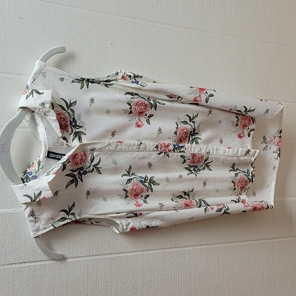 Floral button up sleeveless top - Picture 1 of 4